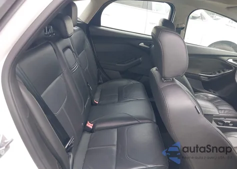 2015 Ford Focus Titanium z USA, uszkodzony, nr VIN 1FADP3N21FL238865